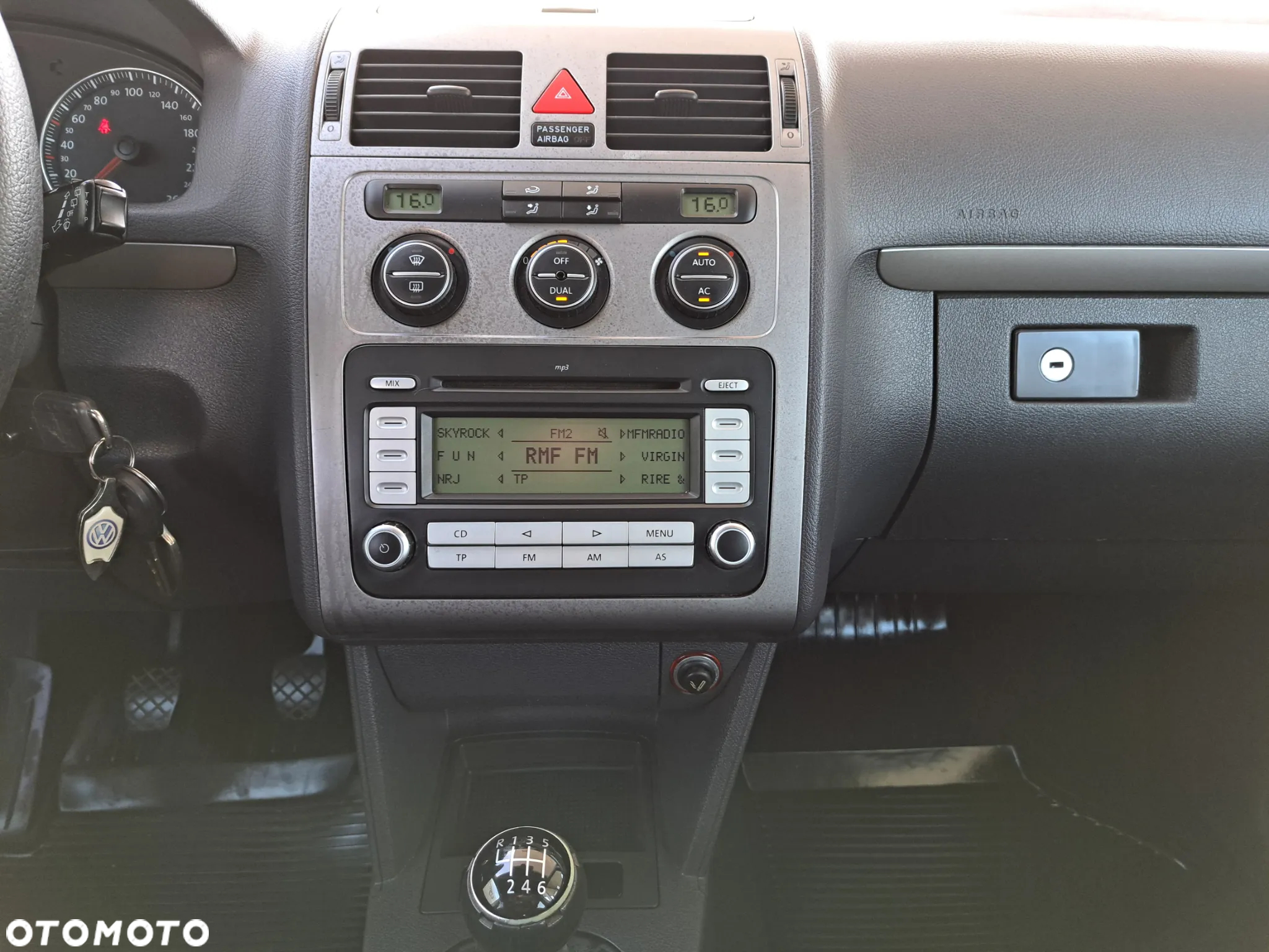 Volkswagen Touran - 21