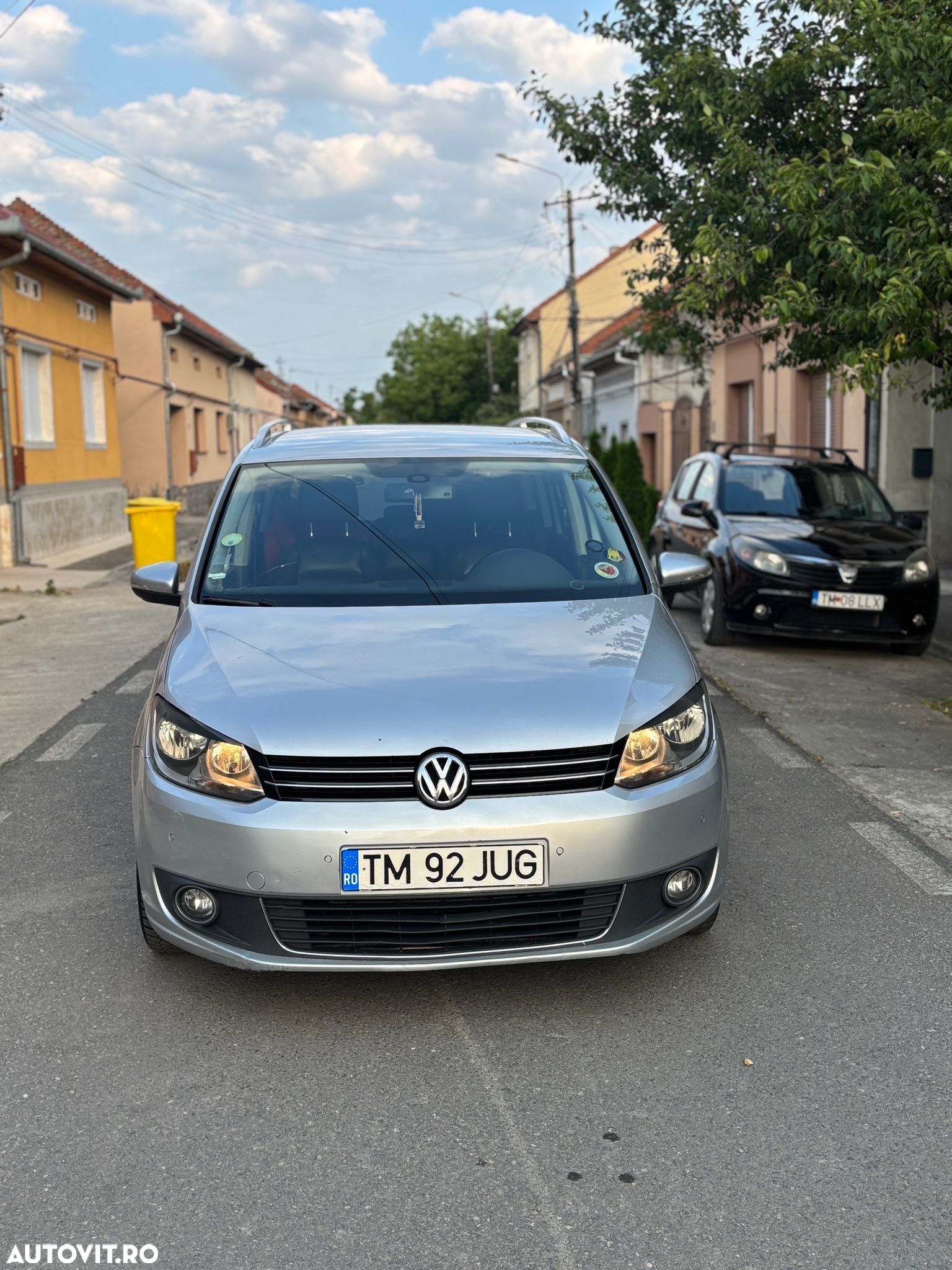 Volkswagen Touran - 1