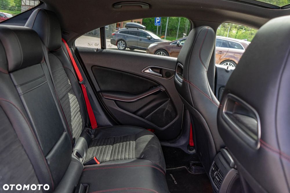 Mercedes-Benz CLA - 40