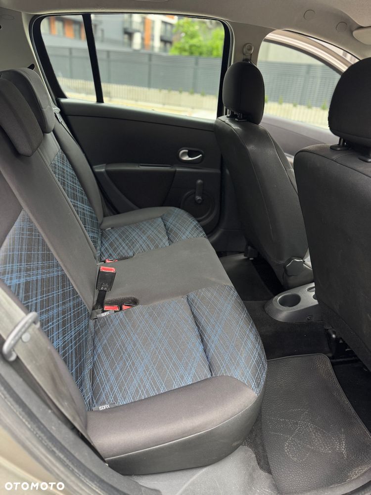Renault Clio 1.2 16V Expression - 11