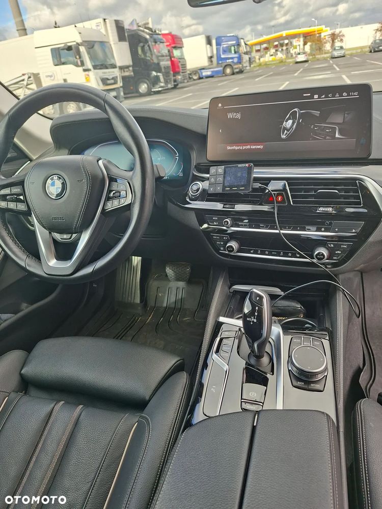 BMW Seria 5 530d xDrive mHEV Luxury Line - 7