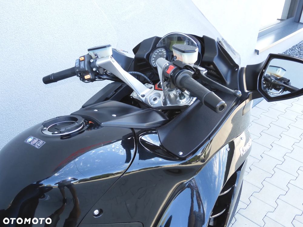 Kawasaki GTR - 10