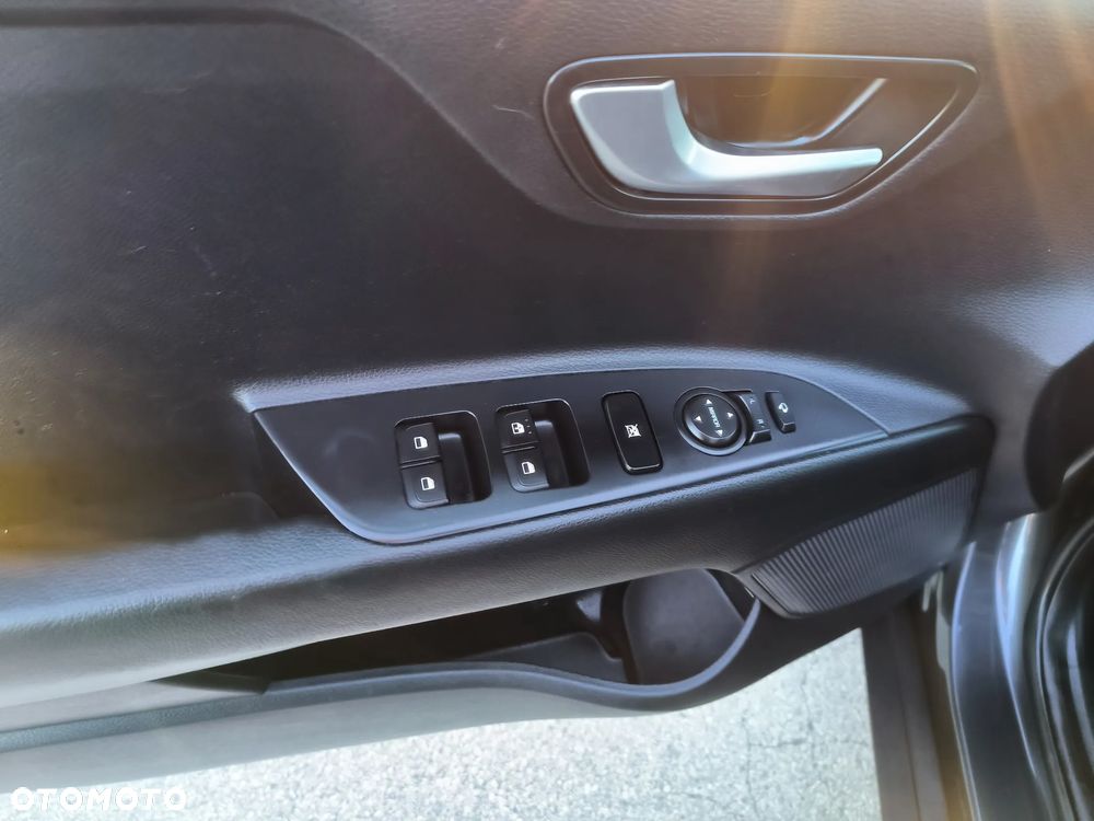 Kia Stonic - 32