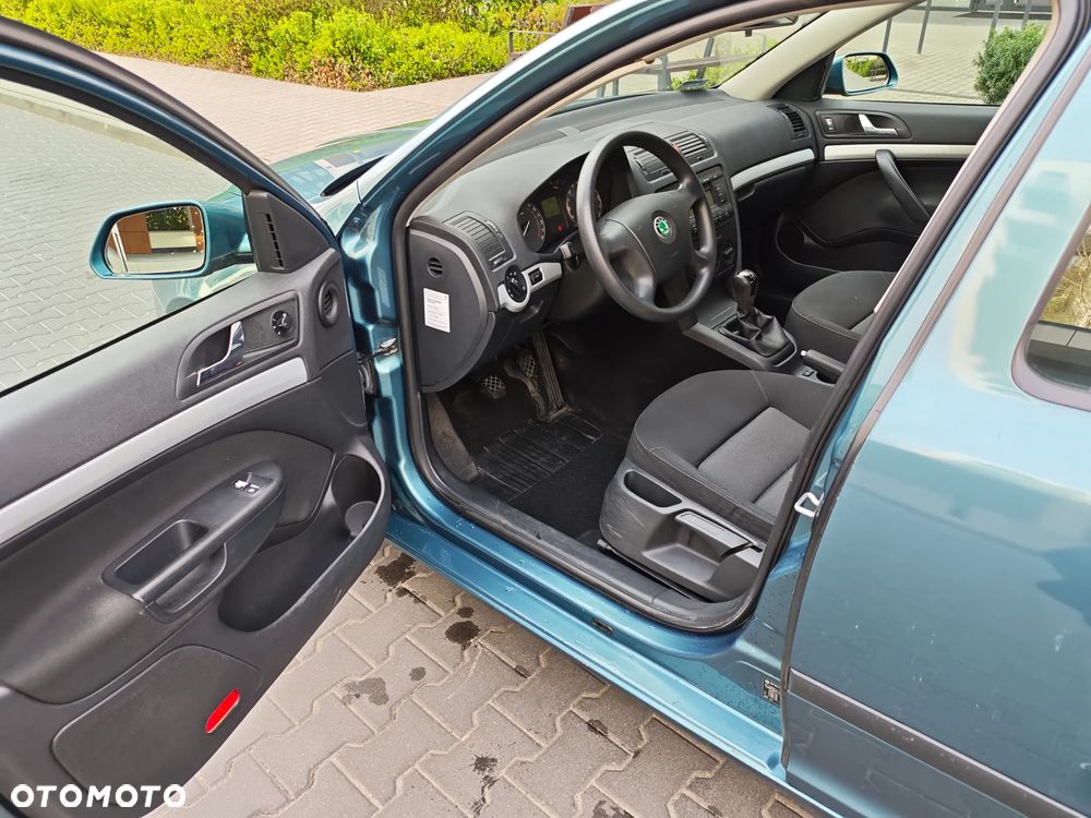 Skoda Octavia 1.6 FSI Ambiente - 9