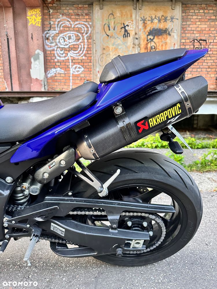 Yamaha R1 - 9
