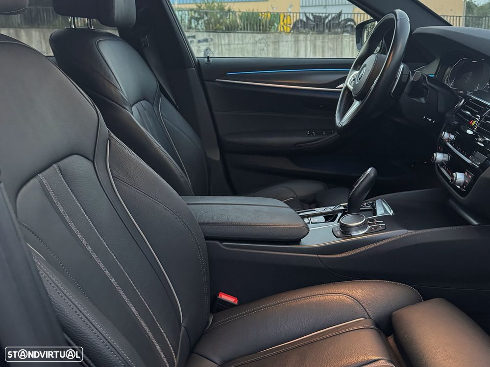BMW 530 e Pack Desportivo M - 12