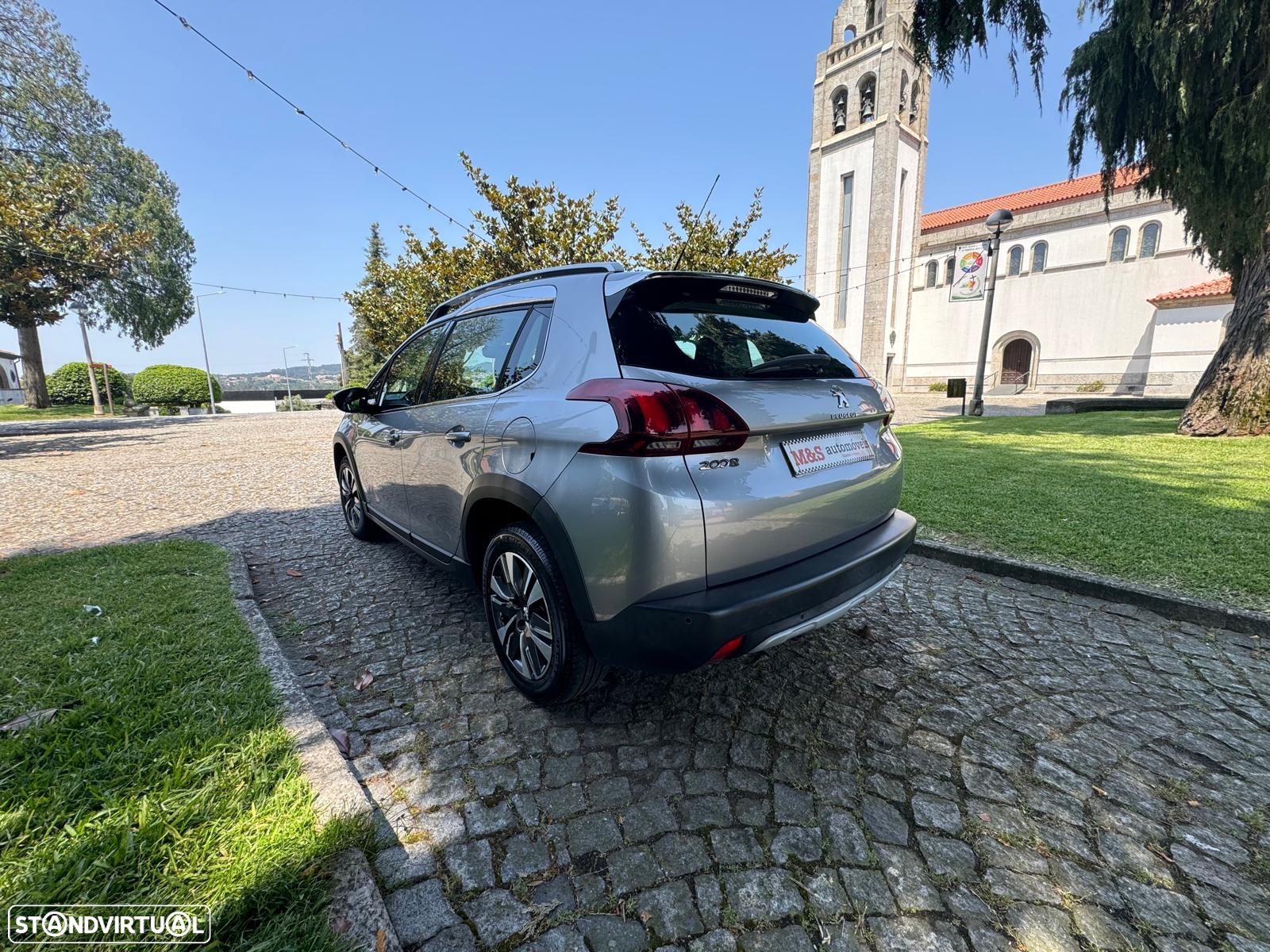 Peugeot 2008 1.2 PureTech Allure EAT6 - 13