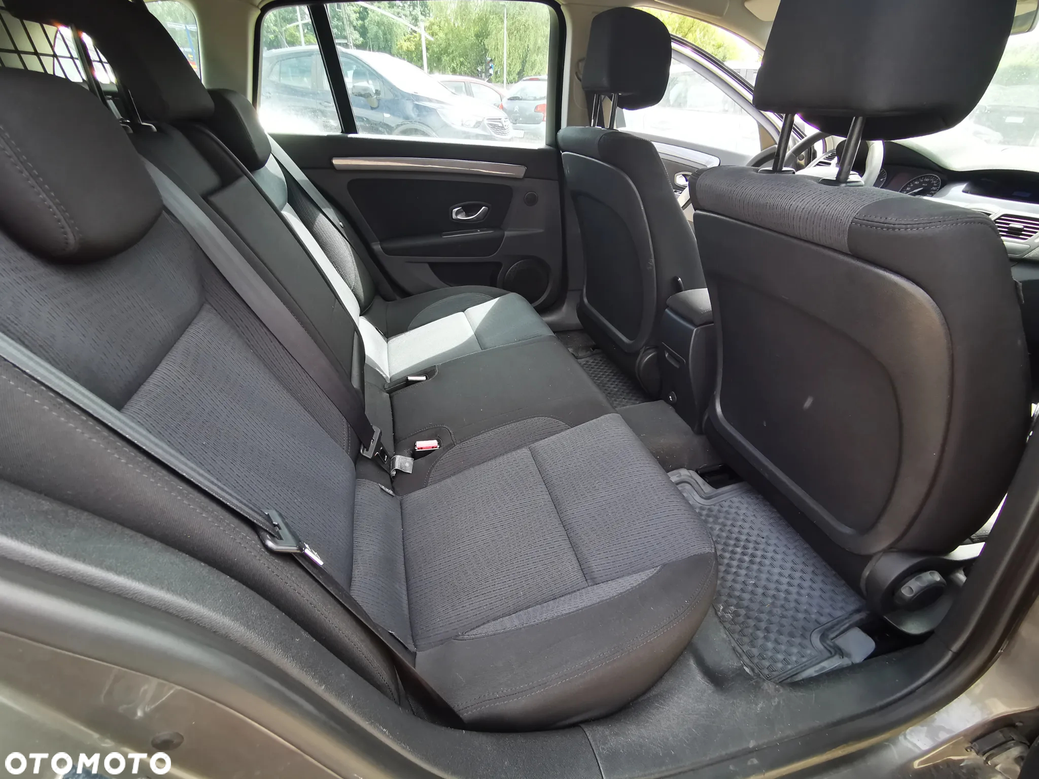 Renault Laguna 1.5 dCi Authentique - 14