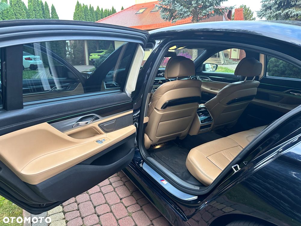 BMW Seria 7 750Li xDrive - 14