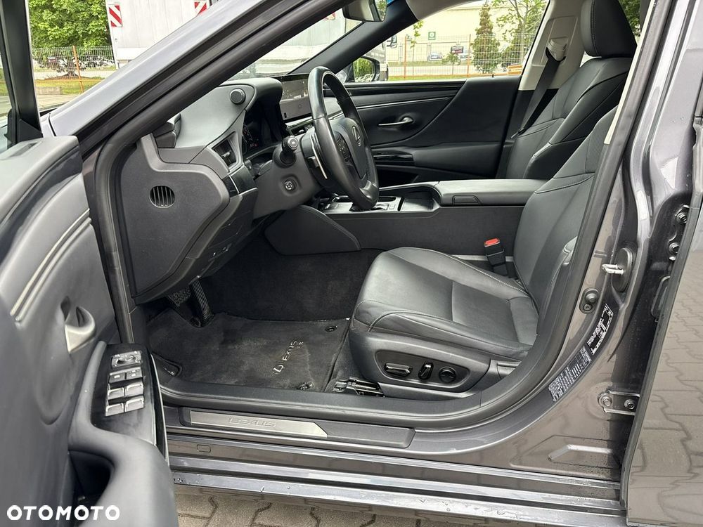 Lexus ES 300h Business Edition - 11
