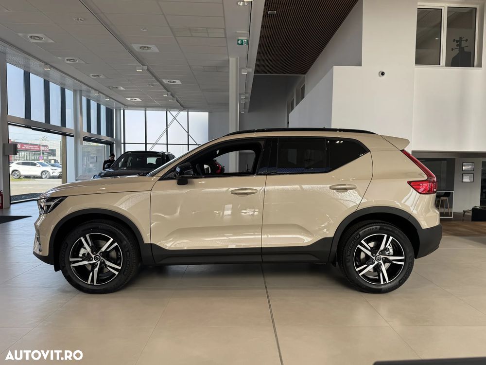Volvo XC 40 B3 AT FWD MHEV Plus Dark - 3