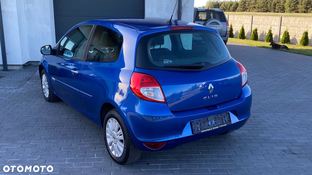Renault Clio 1.2 16V 75 Expression - 11