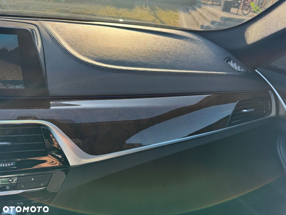 BMW Seria 5 530i xDrive Luxury Line sport - 19