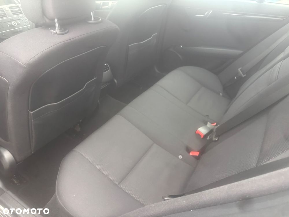 Mercedes-Benz Klasa C 180 CGI Automatik BlueEFFICIENCY - 29