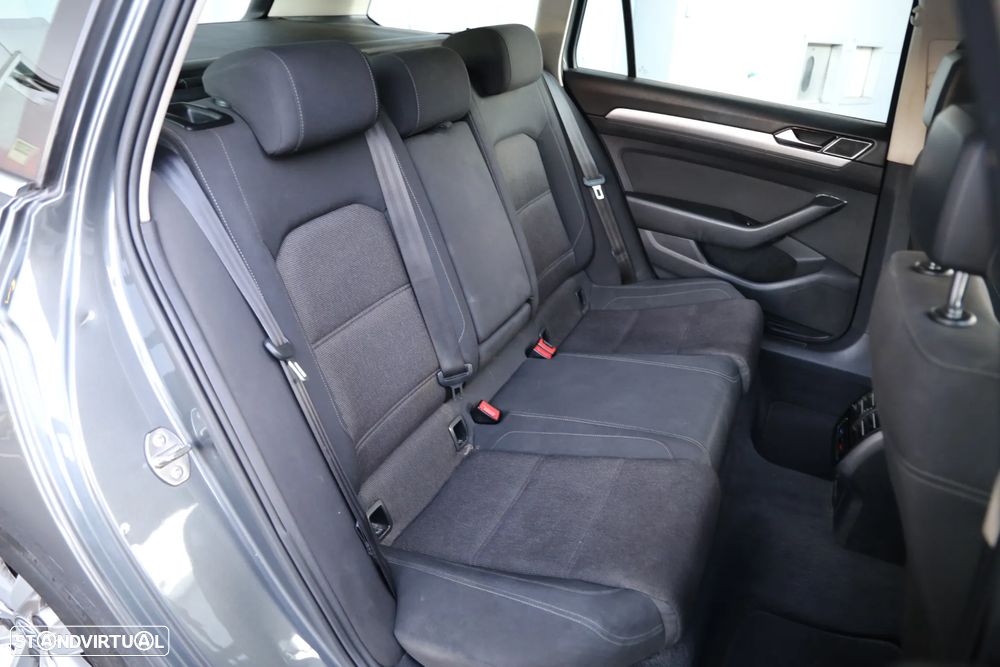 VW Passat Variant 1.6 TDI Confortline DSG - 11