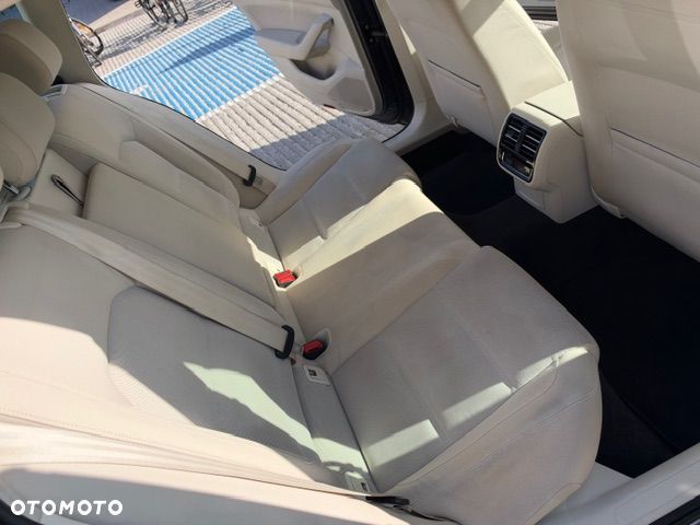Volkswagen Passat - 19