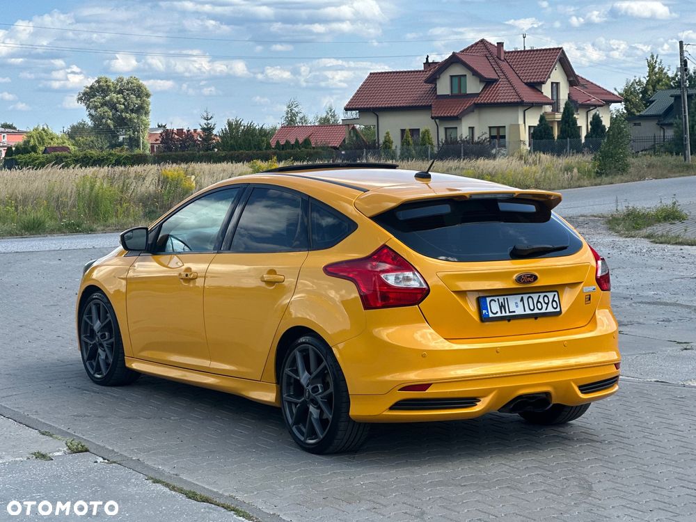 Ford Focus 2.0 EcoBoost ST mit Leder-Sport-Paket - 4