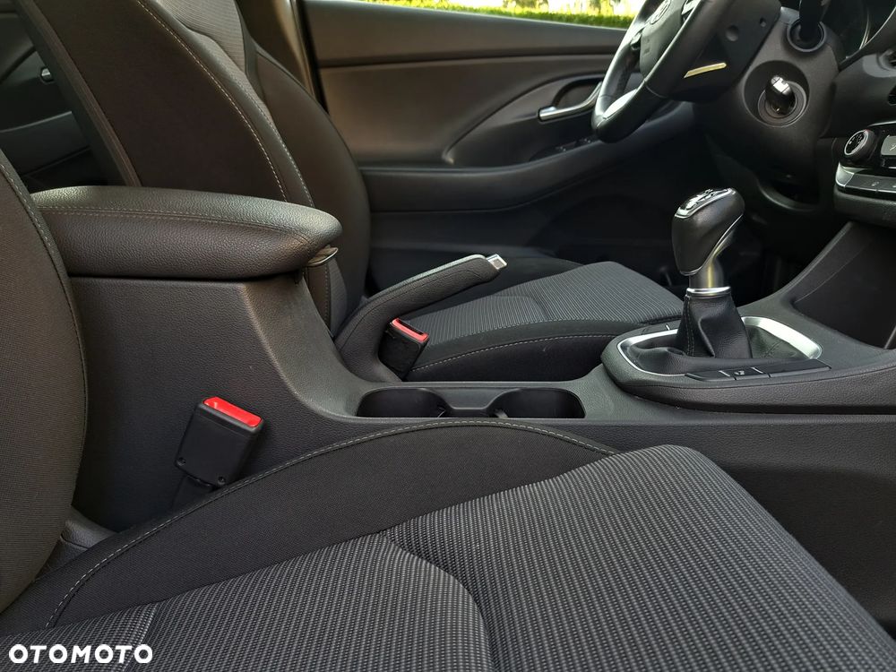 Hyundai i30 1.5 DPI Classic + - 19
