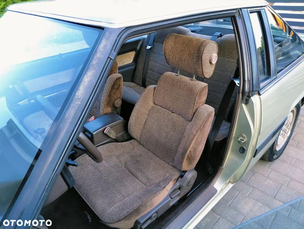 Mazda 929 - 11