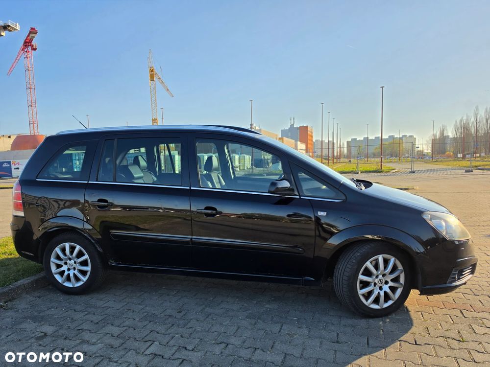 Opel Zafira 1.9 CDTI Automatik Cosmo - 2