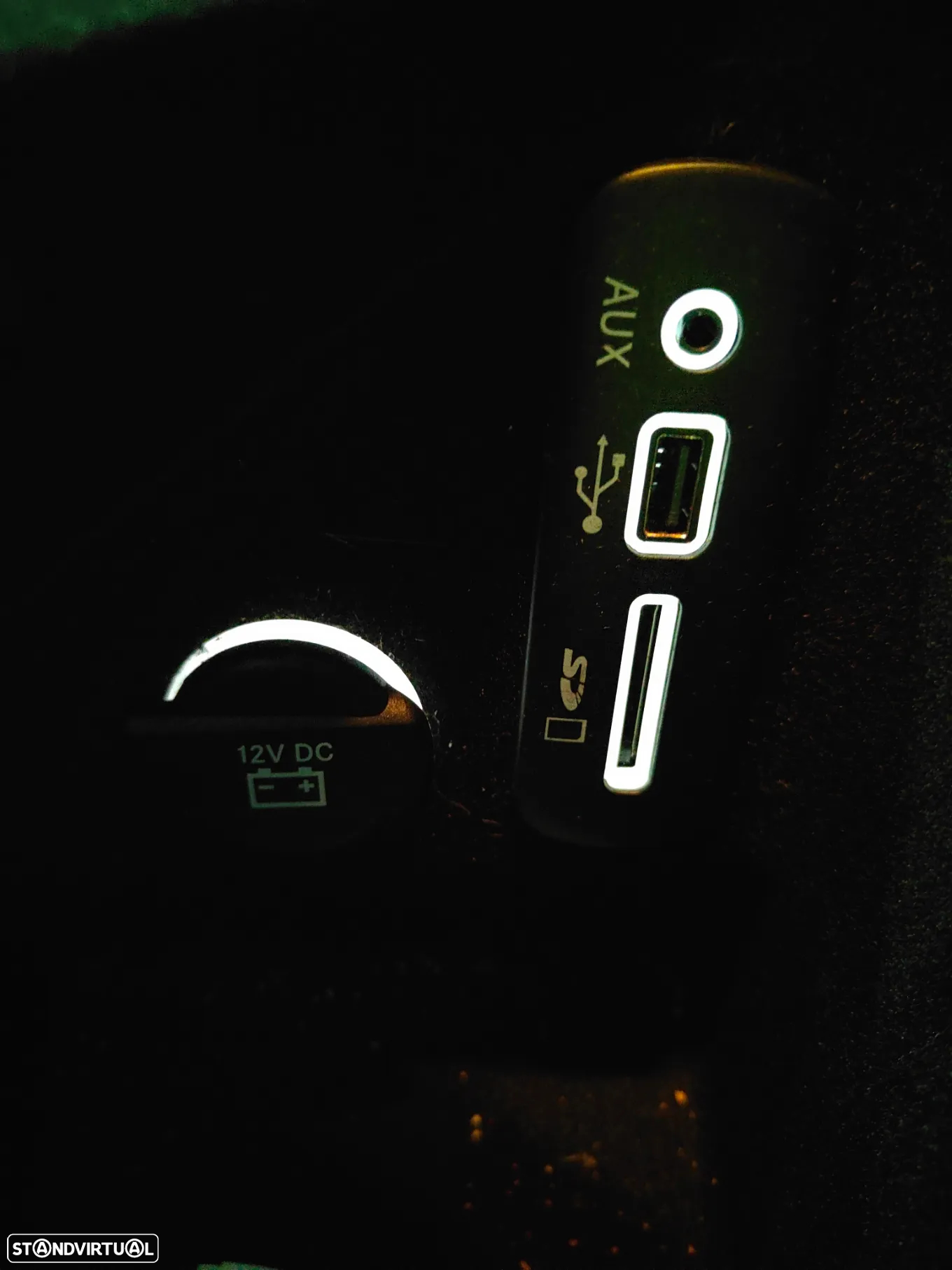 Dodge Challenger Auto SXT Plus - 23