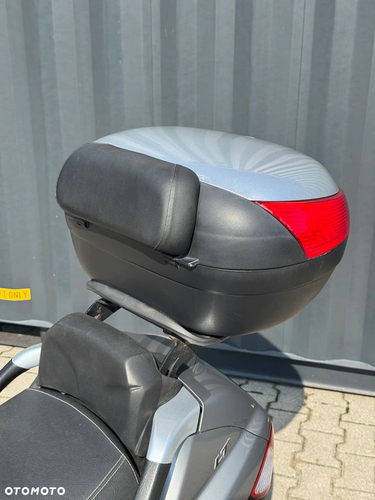 Piaggio MP-3 - 5