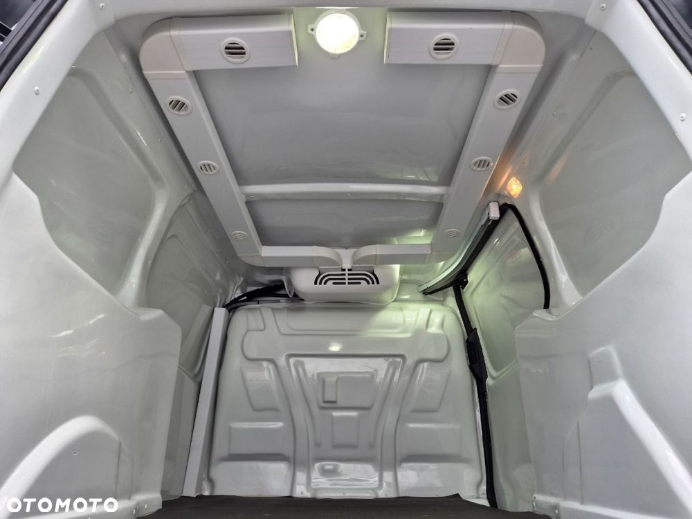 Ford Transit Connect - 22