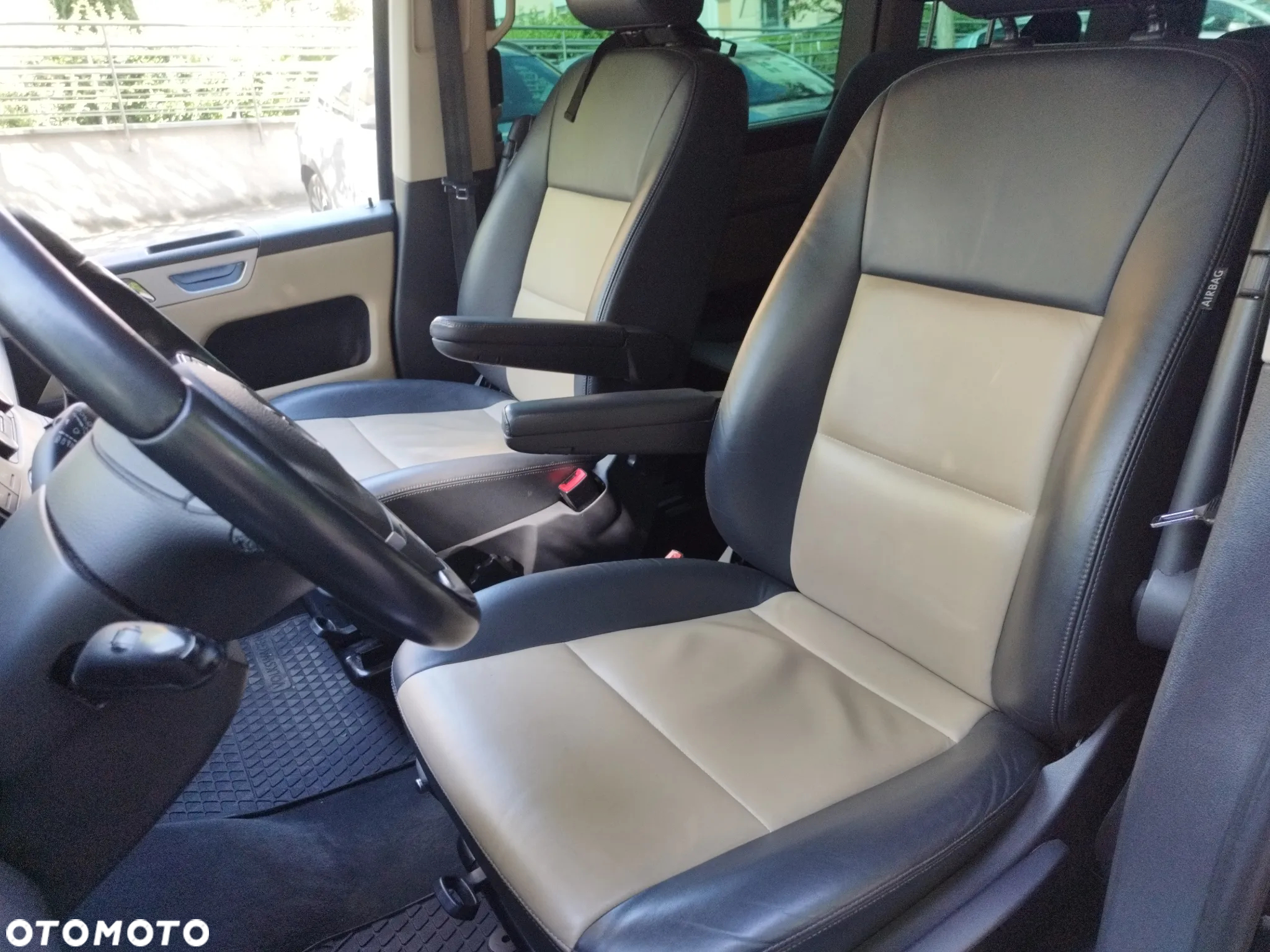 Volkswagen Multivan - 10