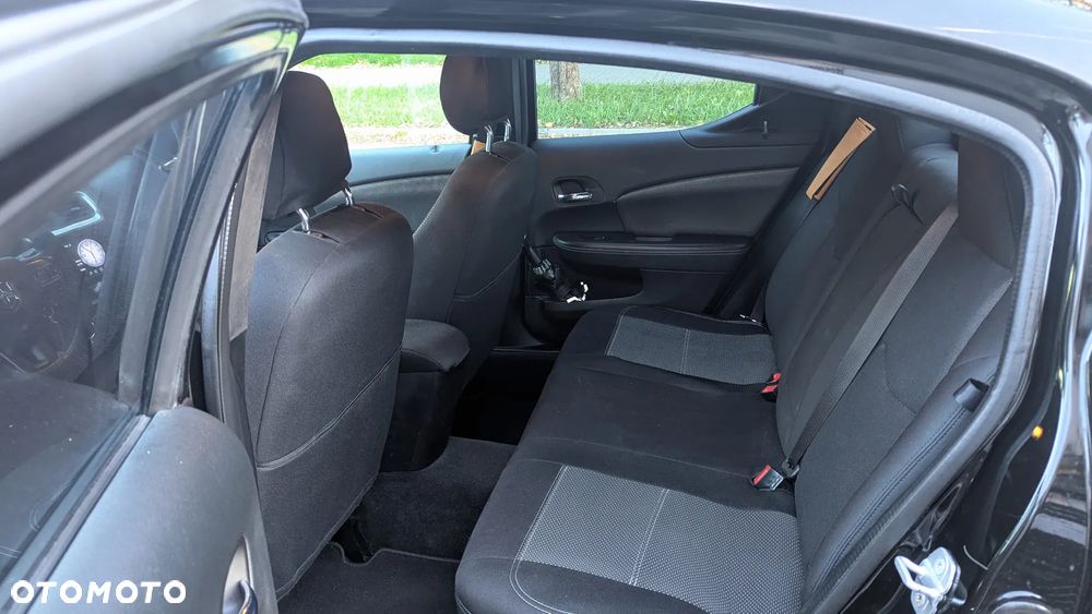 Dodge Avenger - 6