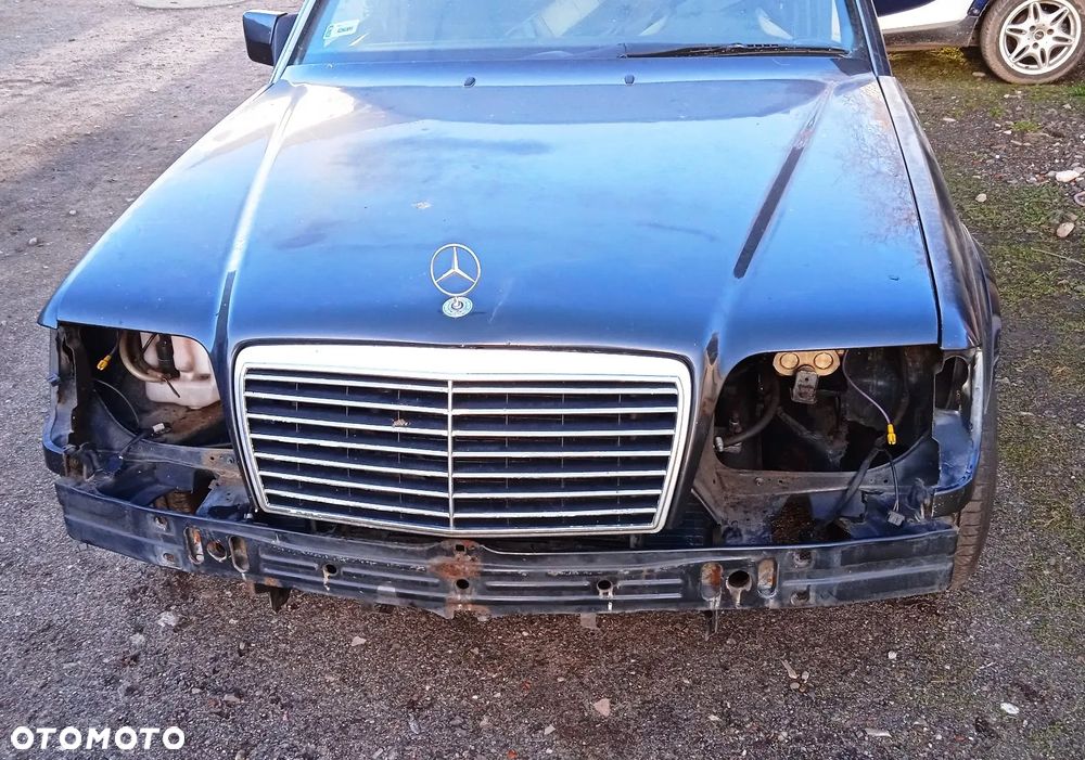 Maska Mercedes W124 czarna - 1