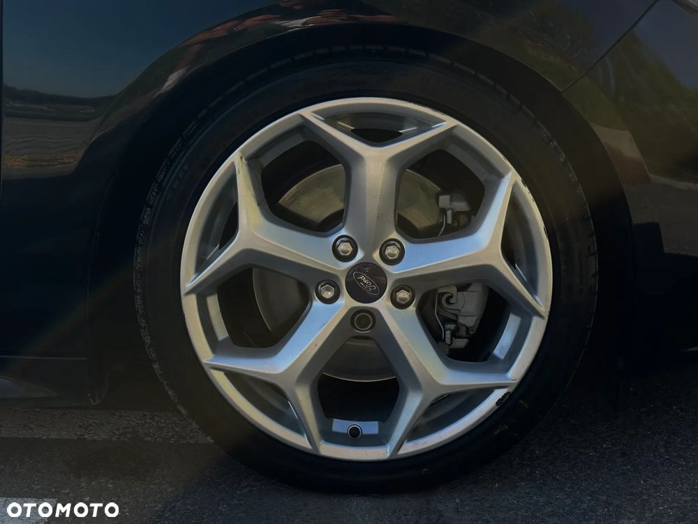 Ford Focus 2.0 EcoBoost ST mit Leder-Sport-Paket - 16