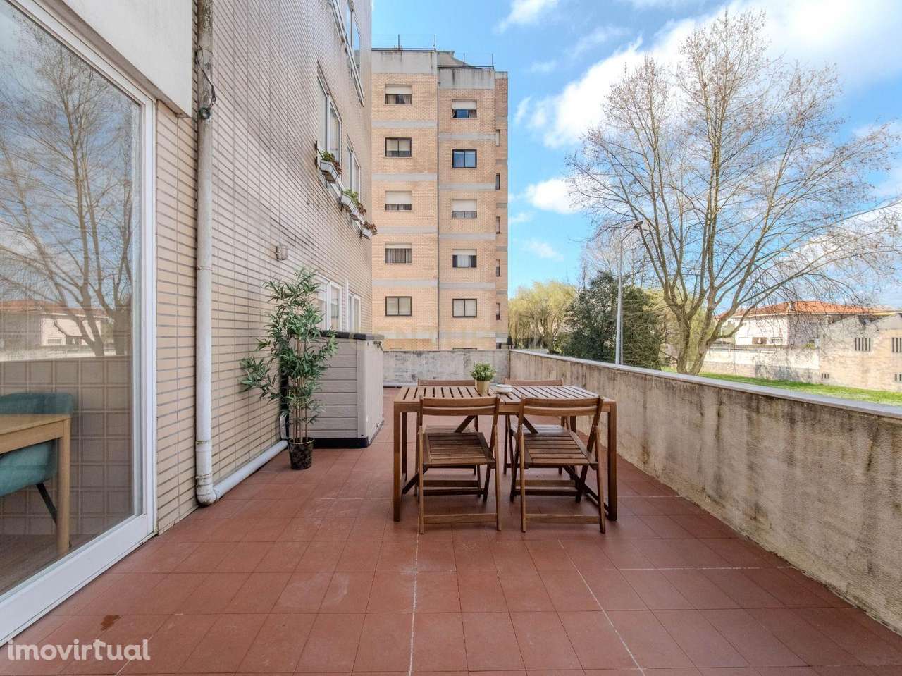 APARTAMENTO T3 | TERRAÇO | LUGAR DE GARAGEM | TOTALMENTE REMODELADO | - Grande imagem: 2/42