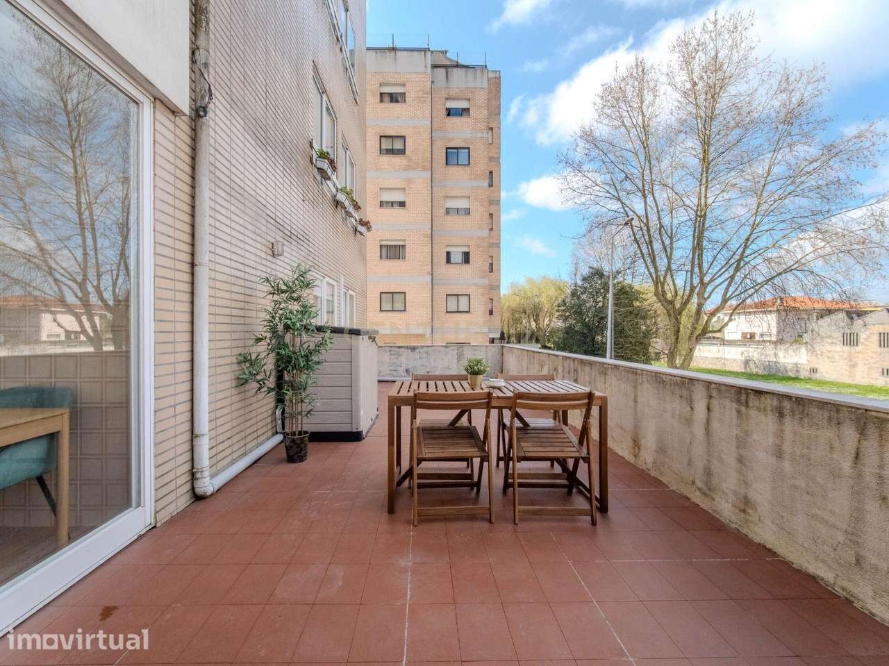 APARTAMENTO T3 | TERRAÇO | LUGAR DE GARAGEM | TOTALMENTE REMODELADO | - Grande imagem: 2/42
