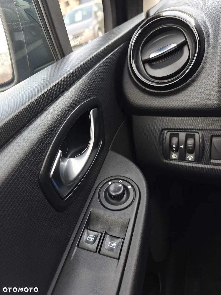 Renault Clio 1.2 16V 75 Life - 8