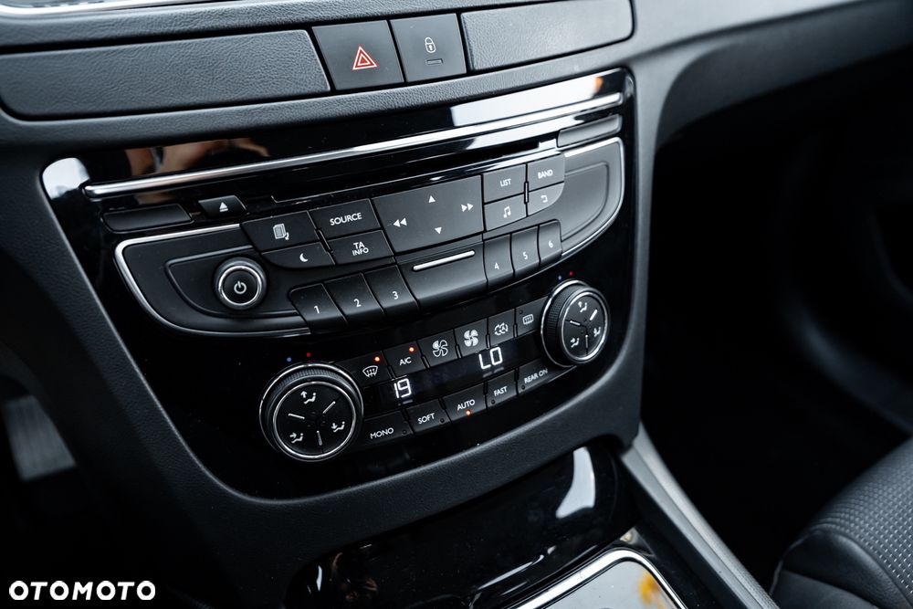 Peugeot 508 Hybrid4 - 32