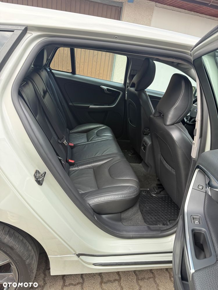 Volvo V60 D3 Momentum - 14