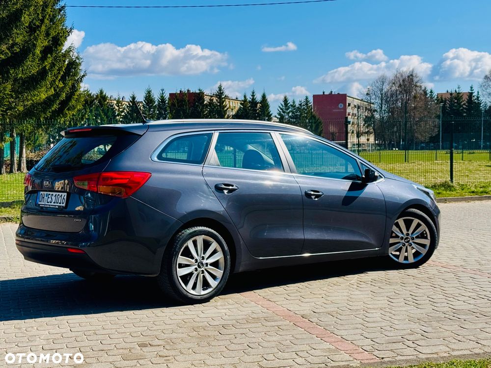 Kia Ceed 1.6 CRDi 128 ISG Platinum Edition - 4