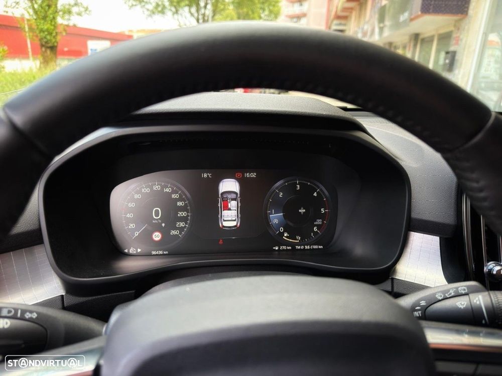 Volvo XC 40 2.0 D3 Momentum Plus - 21