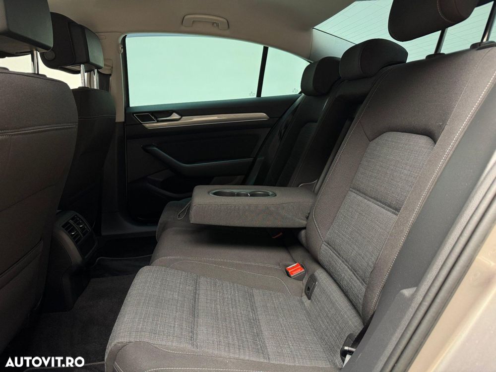Volkswagen Passat - 23