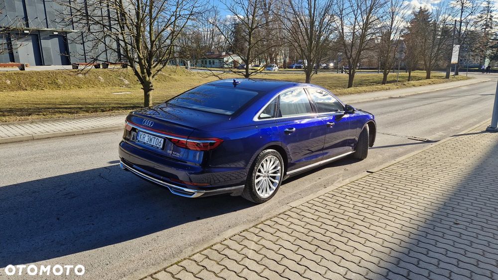 Audi A8 - 6