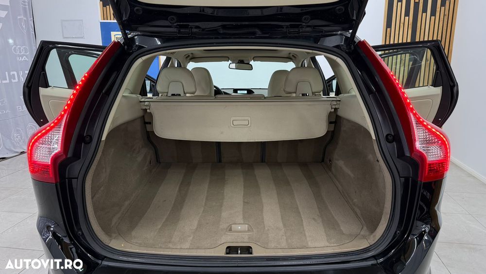 Volvo XC 60 D4 Kinetic - 17