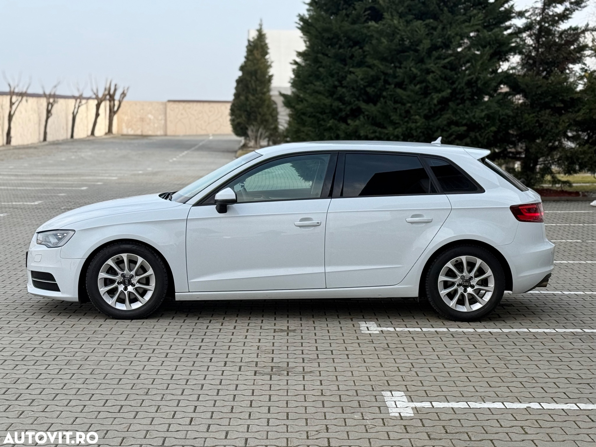 Audi A3 1.6 TDI Sportback (clean diesel) S tronic Attraction - 4