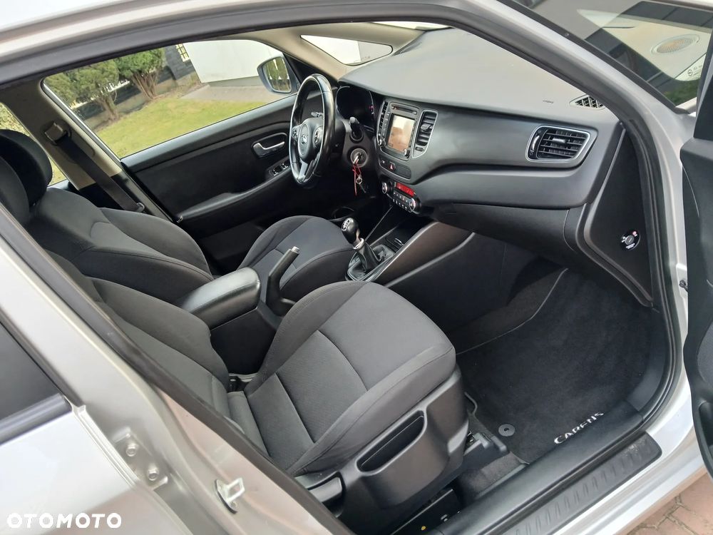 Kia Carens 1.6 GDI Dream Team Edition - 16