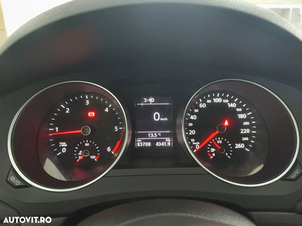 Volkswagen Jetta 2.0 TDI Highline - 12