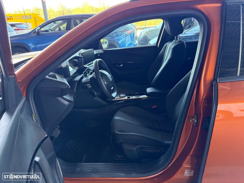 Peugeot e-2008 Allure - 8