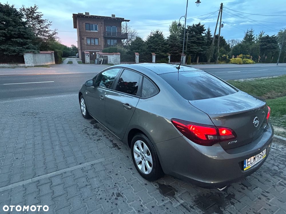 Opel Astra 1.4 T Executive EU6 - 5