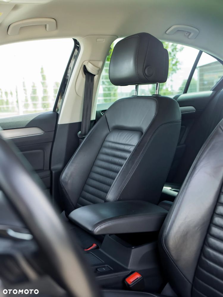 Volkswagen Passat 2.0 TDI 4Mot Elegance DSG - 23