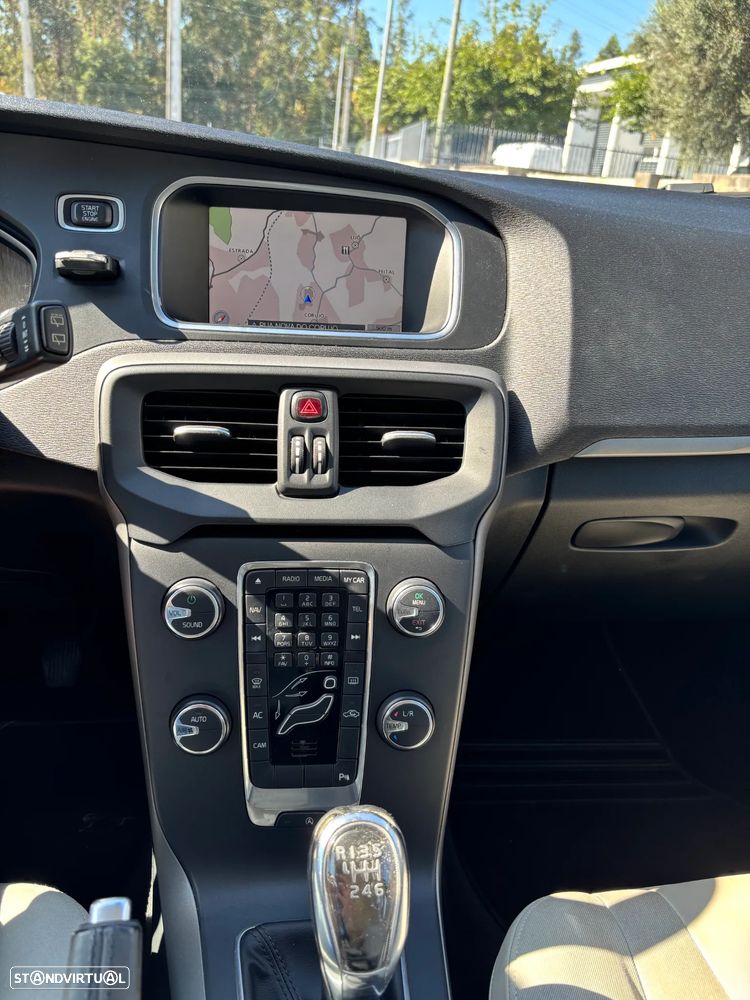 Volvo V40 D2 - 11