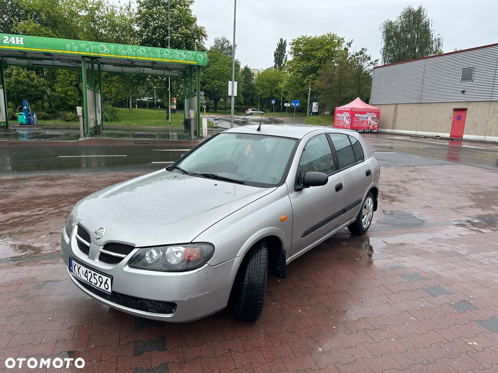 Nissan Almera 1.5 Base - 1