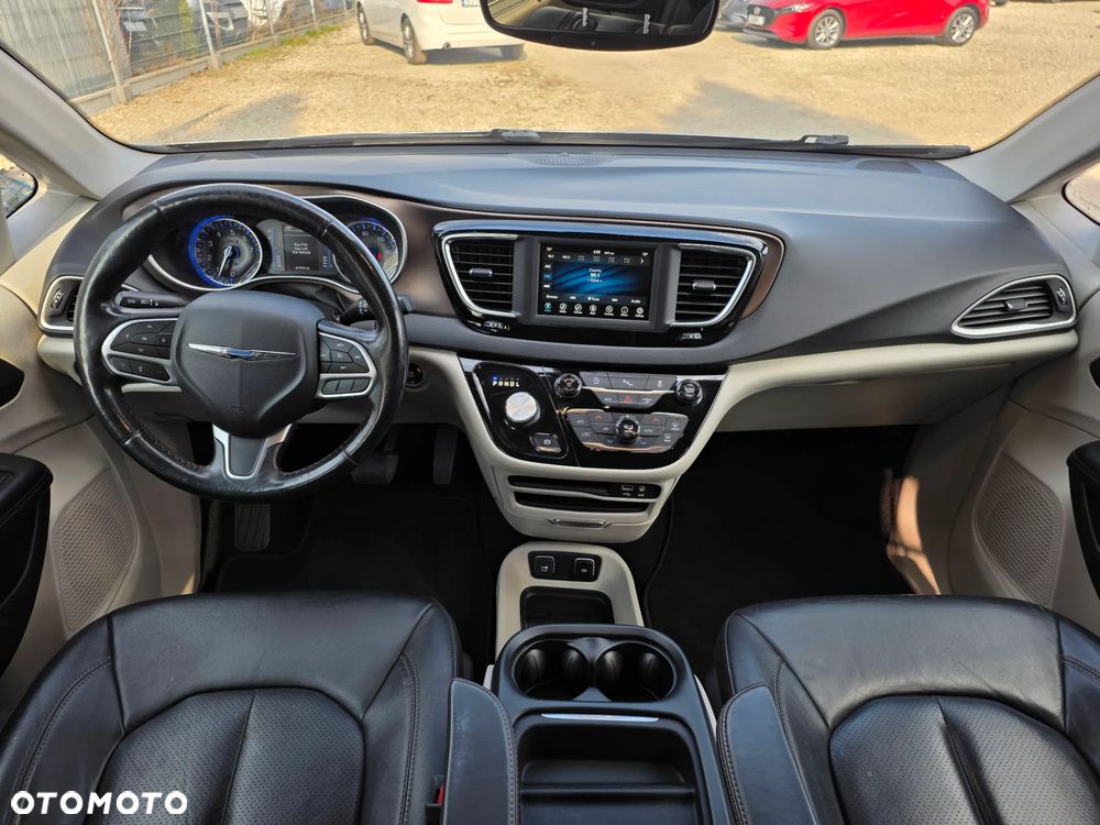 Chrysler Pacifica - 13